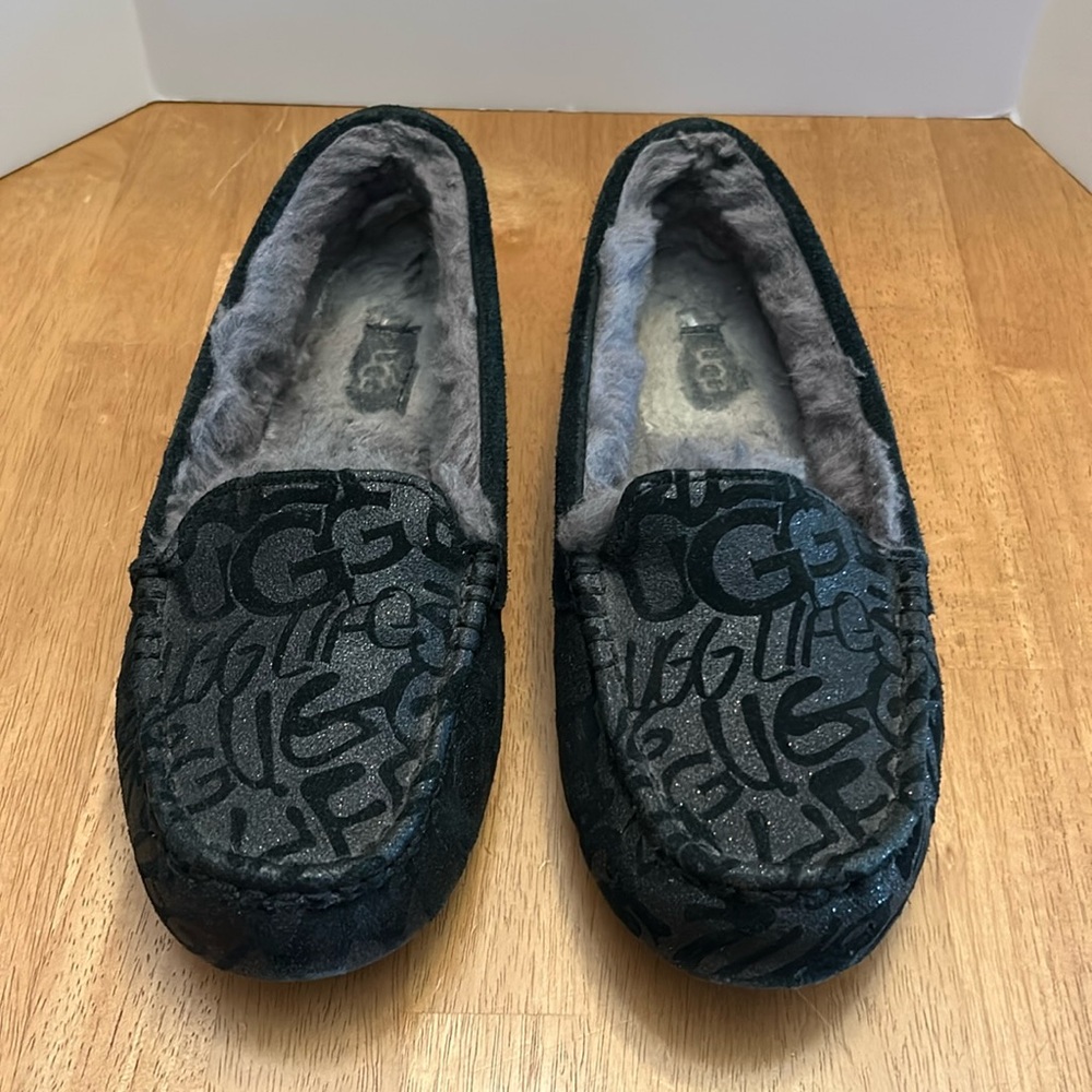 UGG “Ugg Life” Pattern Moccasins Black Glitter 10